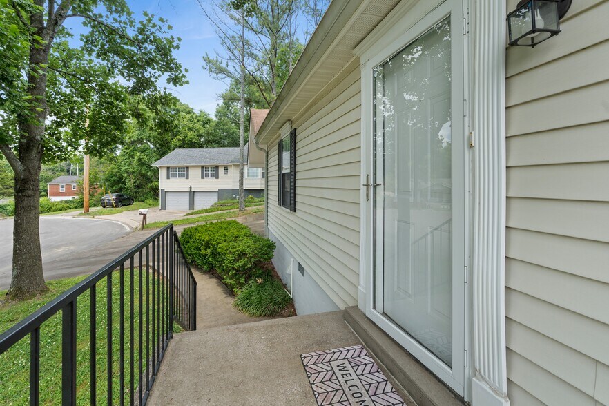 Building Photo - 2822 Airwood Dr