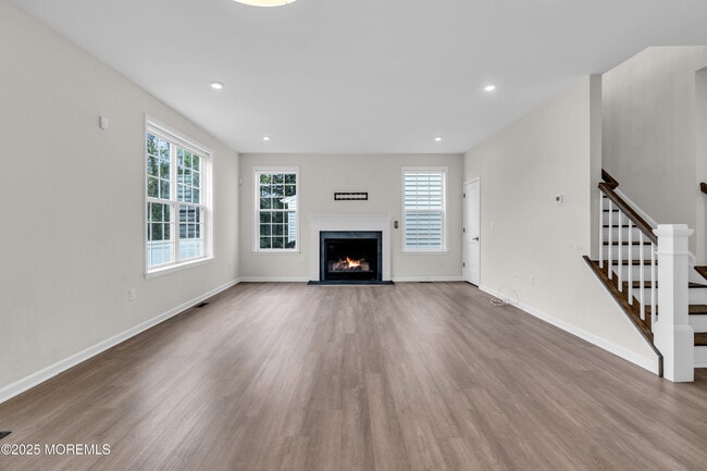 Building Photo - 317 Tulip Ct