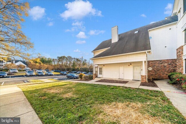 Building Photo - 6520 Lake Park Dr