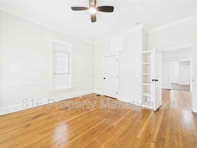 Building Photo - 633 S Fuller Ave