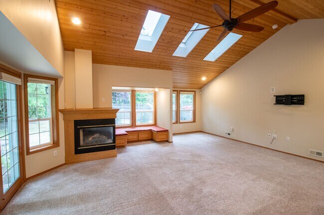 Building Photo - 4bd/2.5ba Redmond Home