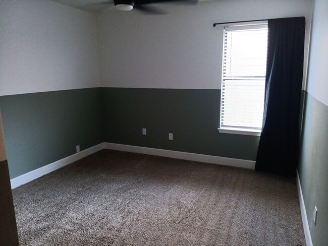 Building Photo - 3 Bedroom, 2 Bathroom Home! Schedule a Showing Today!