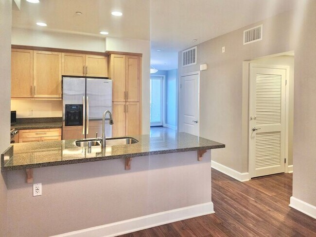 Building Photo - 12842 Palm St