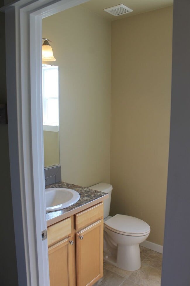 Building Photo - Southeast Boise Rental - Close to Micron