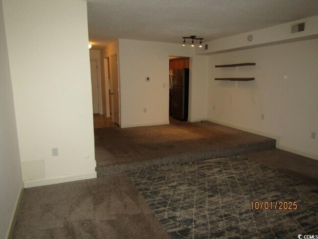 Building Photo - 938 Villa Dr