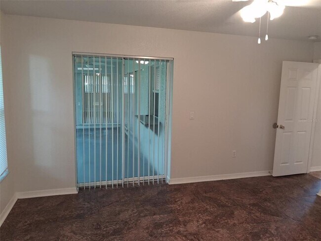 Building Photo - 2420 Dumont Ln