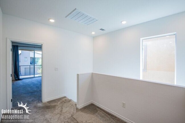 Building Photo - Modern 3Bdm 2.5Ba Home with Private Outdoor Retreat in Northwest Las Vegas.