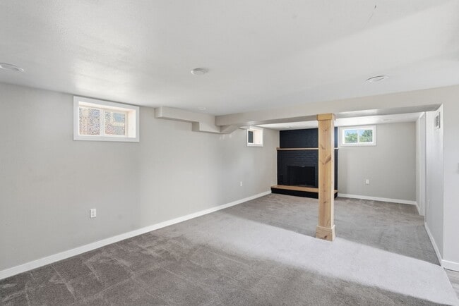 Building Photo - 1718 5th St