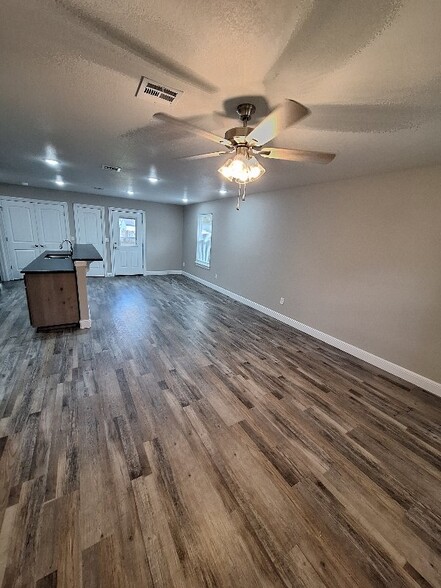 Building Photo - 1722 S Porter Ave