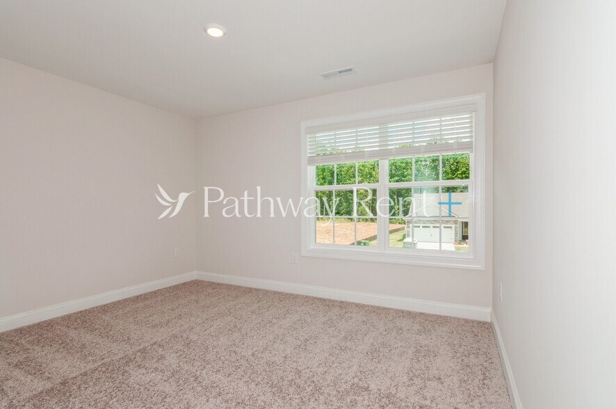 Building Photo - 107 Sandypark Ct