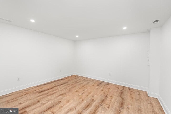 Building Photo - 1213 Clearfield Cir