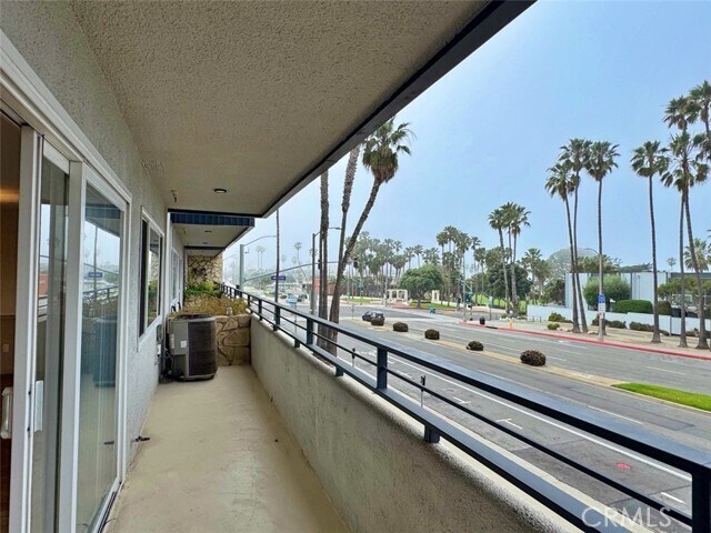 Building Photo - 230 S Catalina Ave