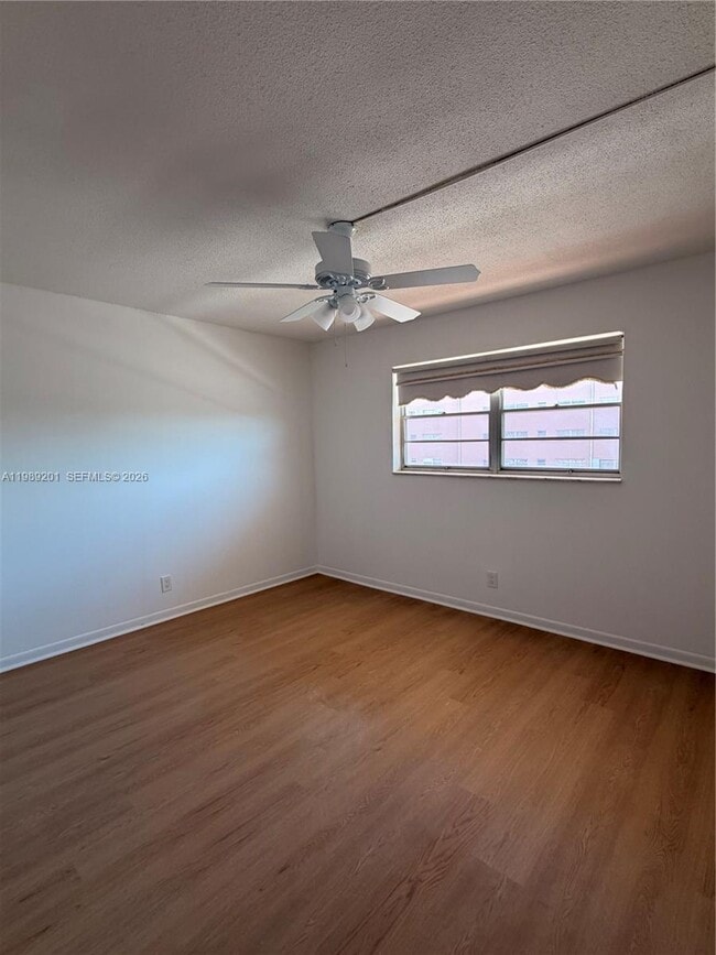 Building Photo - 218 NE 12th Ave