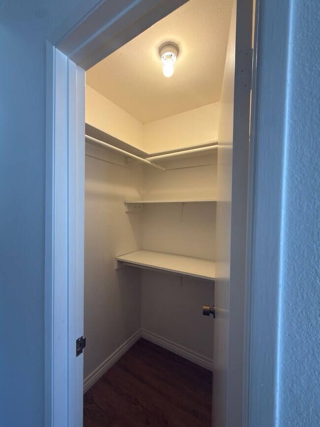 Building Photo - DESIRABLE TWO BEDROOM TWO BATH HOME IN STUDIO CITY