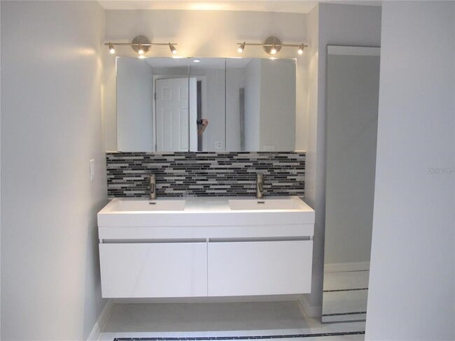 Building Photo - 1511 S Bay Villa Pl