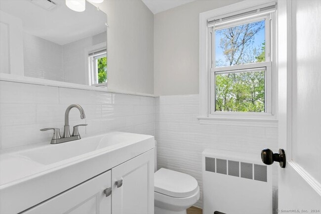 Building Photo - 119 Sunnyside Ct