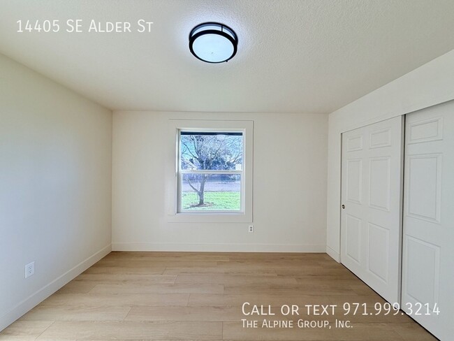 Building Photo - 14405 SE Alder St