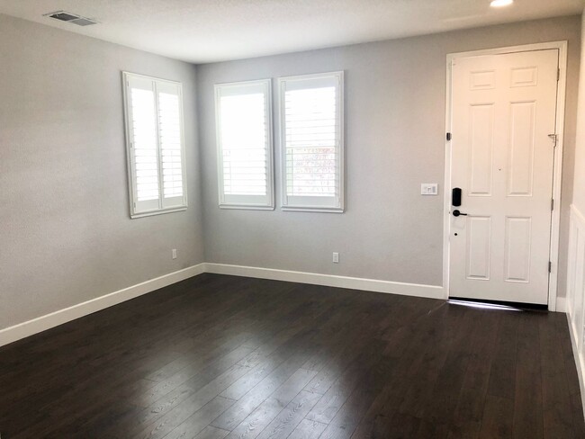 Building Photo - Beautifully Upgraded 4 Bedroom, 3 Bathroom...