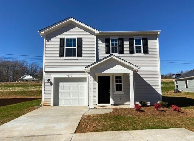 Building Photo - Beautiful 3 Bedroom, 2 1/2 Bathroom Home off Robinhood Rd in Winston!