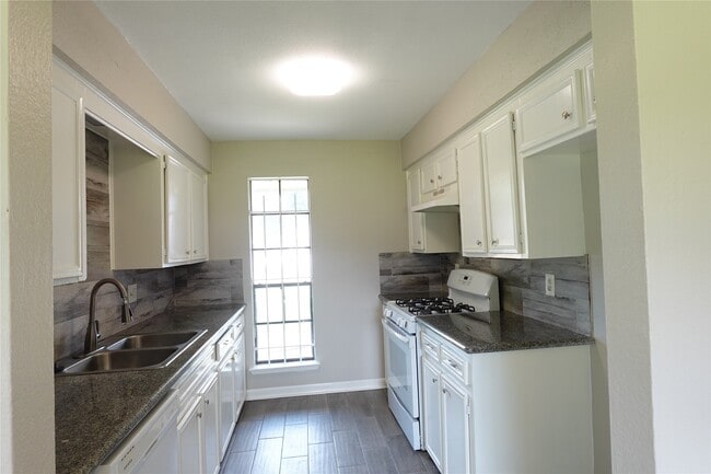 Building Photo - 7215 Haverton Dr