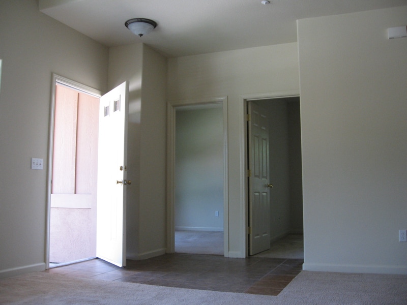 Building Photo - 412 N Cloverdale Blvd