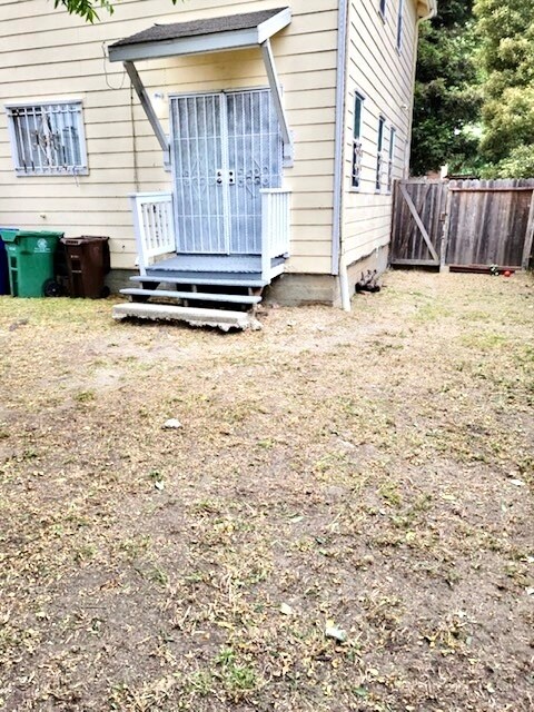 Building Photo - 3 bed 1.5 bath Townhouse in Richmond - AVA...