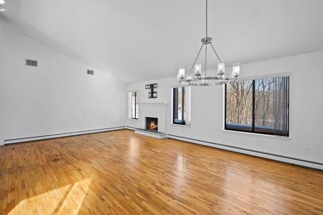 Building Photo - 4-bedroom 2.5-bath home in Cortlandt Manor