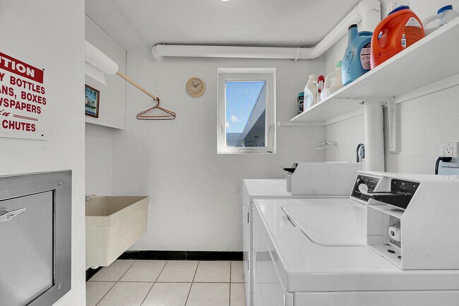 Building Photo - 29 Yacht Club Dr