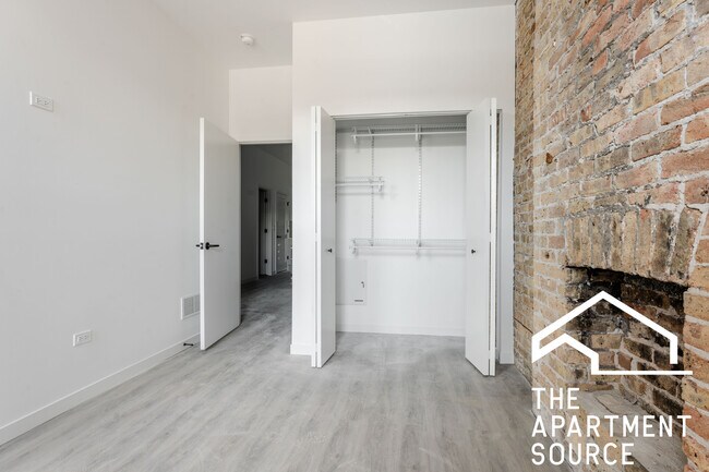 Building Photo - 2743 W Division St