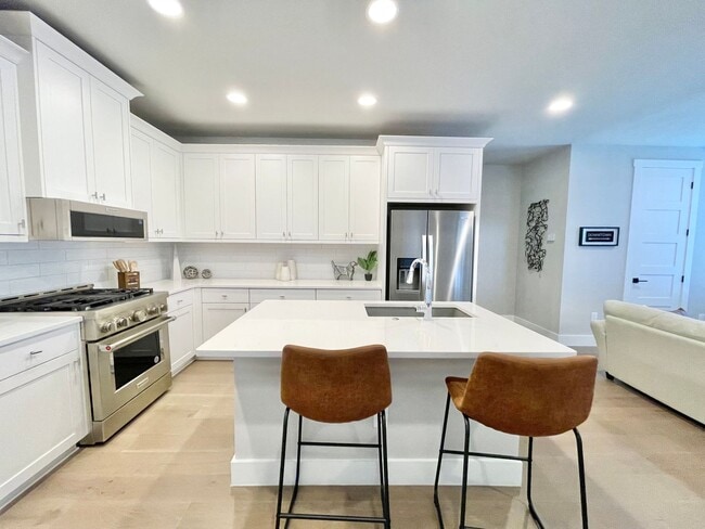 Building Photo - 311 E Evergreen St