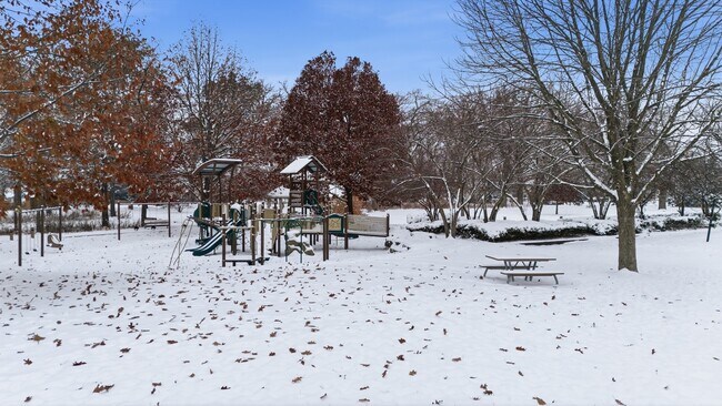 Building Photo - 2556 Waterbury Dr