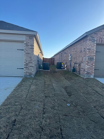 Building Photo - 14138 Lampard St