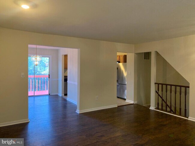 Building Photo - 1658 Colonial Way