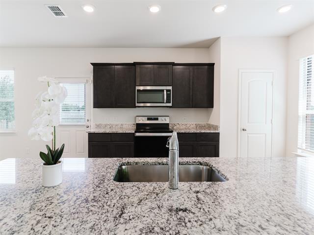 Building Photo - 608 Aqueduct Dr