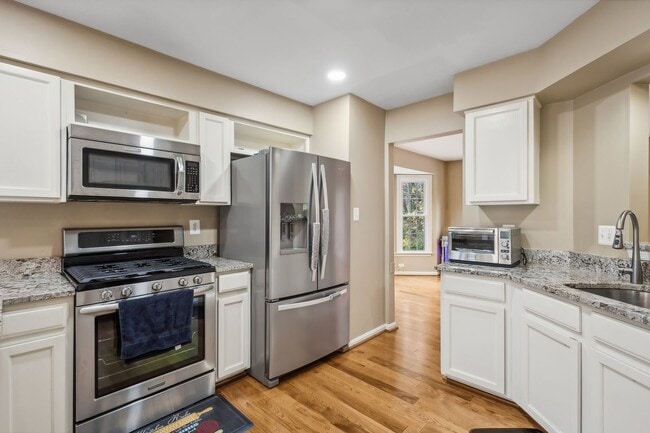 Building Photo - Modern Brick End-Unit Townhome with Stunning Upgrades and Serene Wooded Views