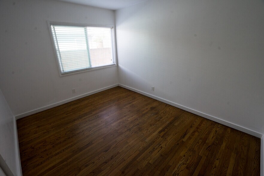 Bedroom - 5614 Auckland Ave
