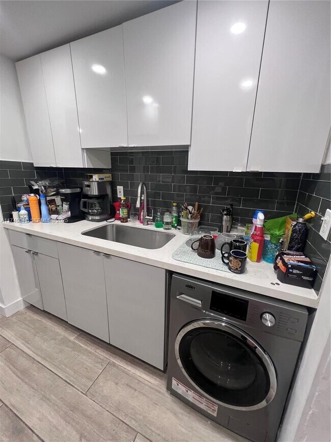 Building Photo - 944 Meridian Ave