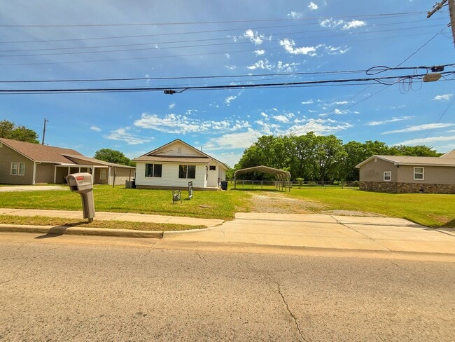 Building Photo - 3 Bedroom 1 Bath Home in Shawnee!