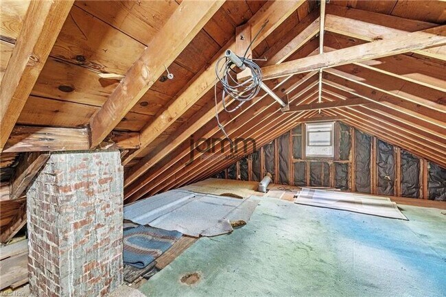 Building Photo - 1653 Woodhurst Ave