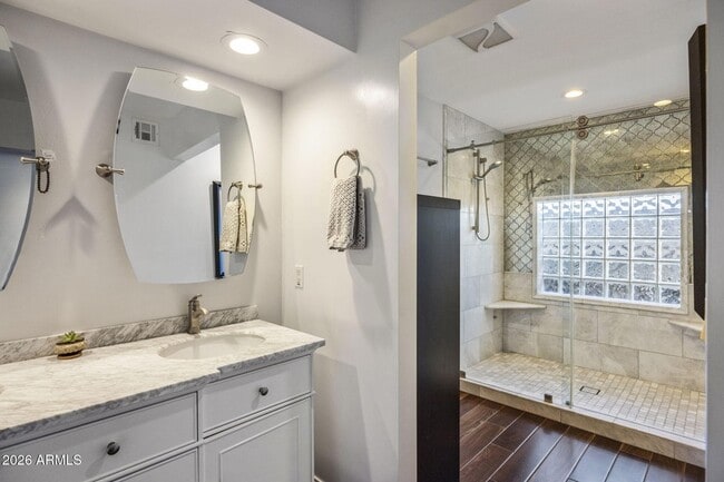 Building Photo - 221 W Sweetwater Ave