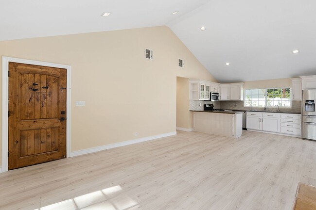 Building Photo - A Stunning 3 bed in Woodland Hills