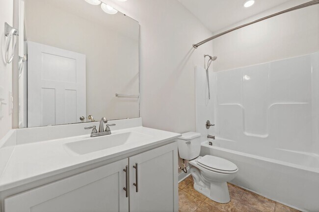 Building Photo - Charming 3-Bedroom Ranch Home – Move-in Re...
