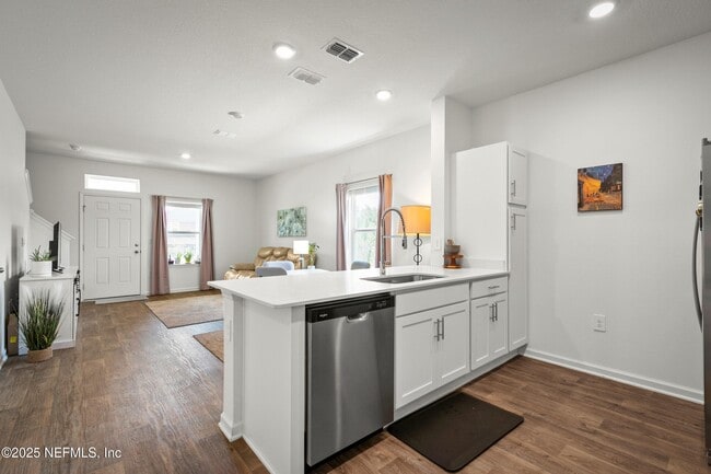 Building Photo - 955 Rivertree Pl