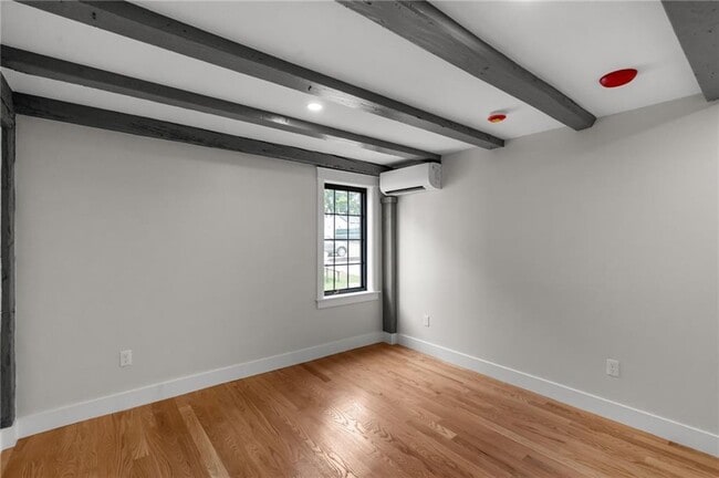 Building Photo - 474 Thames St