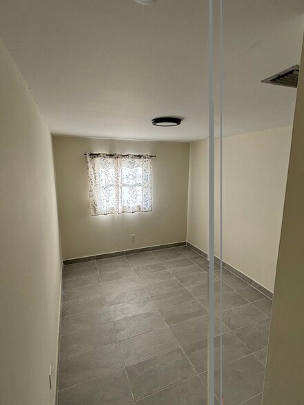 Building Photo - 400 Count St