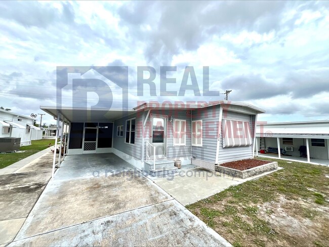 Building Photo - Adorable 2 Bedroom in the 55+ Terra Siesta...