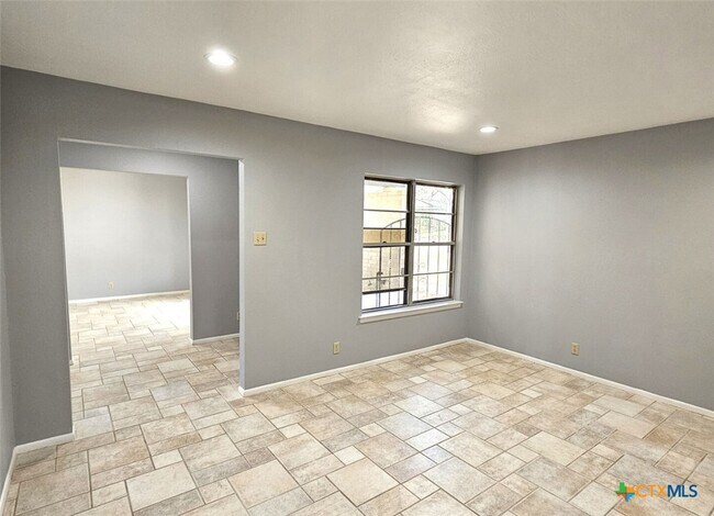 Building Photo - 118 Richardson Dr