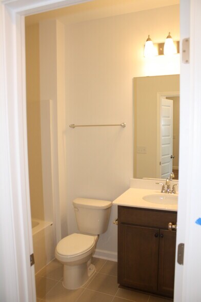 Building Photo - 7803 Flatrock Park Dr