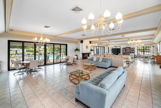Building Photo - 120 Cypress Club Dr