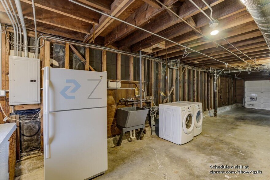 Building Photo - Unit